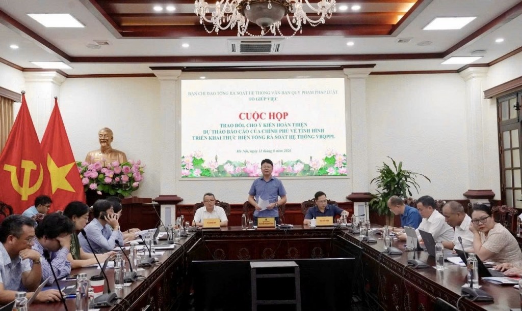 Tiếp tục bổ sung, chỉnh lý dự thảo Báo cáo của Chính phủ về tình hình triển khai tổng rà soát văn bản