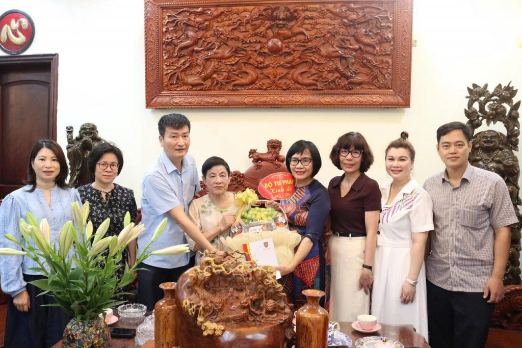 Lãnh đạo Bộ Tư pháp thăm nguyên Lãnh đạo Bộ qua các thời kỳ