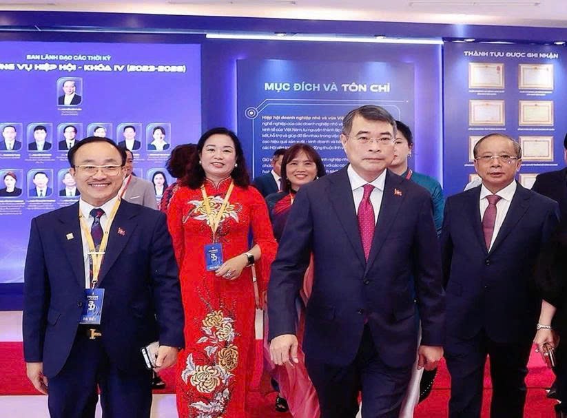 Hành trình vươn tầm của xe điện Make in Vietnam - Doanh nhân Phạm Văn Thơ