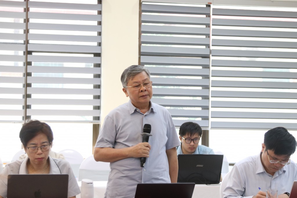 PGS. TS. Đinh Dũng Sỹ - Nguyên Vụ trưởng Vụ Pháp luật, Văn phòng Chính phủ, Trọng tài viên của Trung tâm Trọng tài Quốc tế Việt Nam (VIAC) phát biểu tại Hội nghị