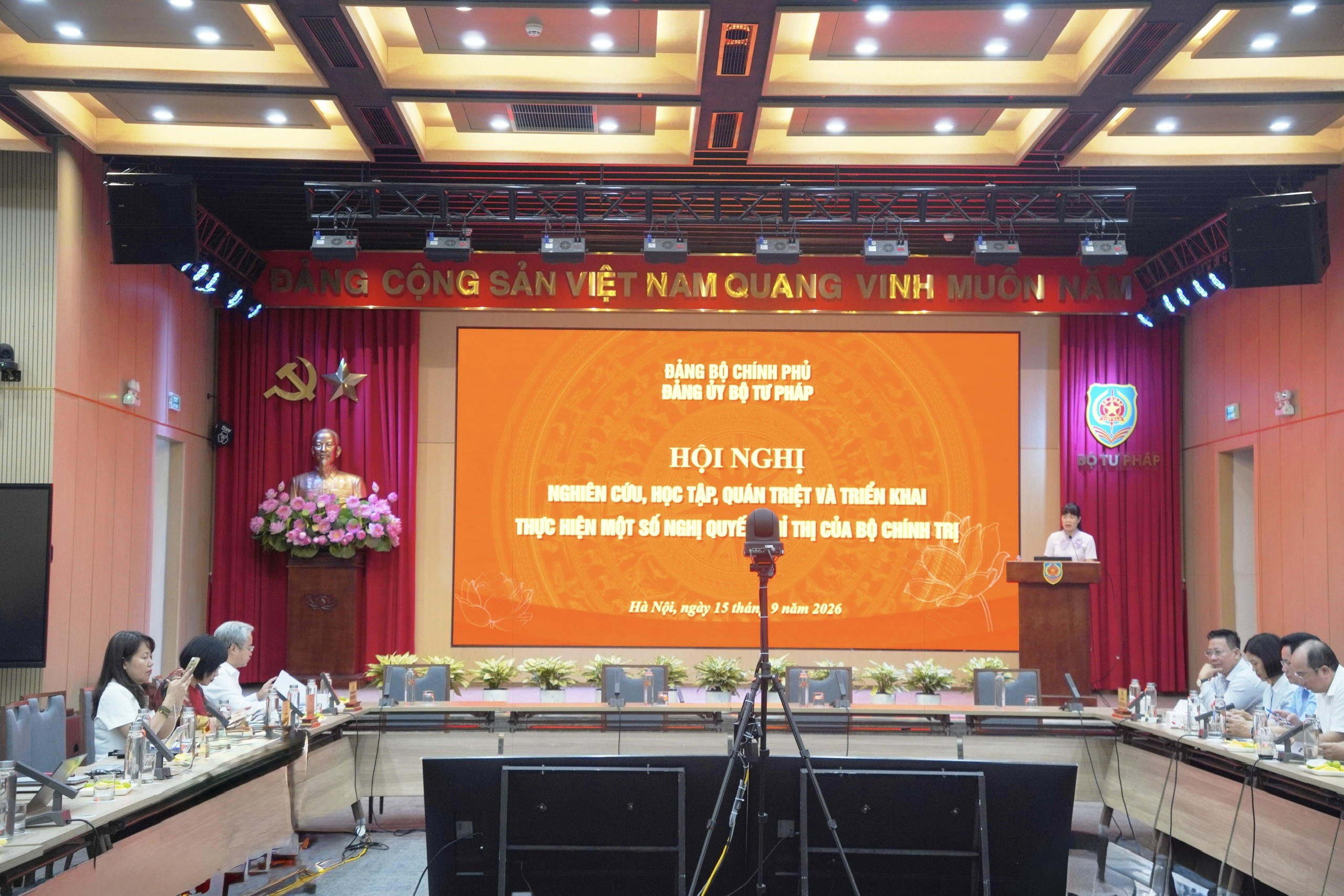 Phát huy tư tưởng, đạo đức, phương pháp, phong cách Hồ Chí Minh trong thực tiễn công tác Bộ, ngành Tư pháp