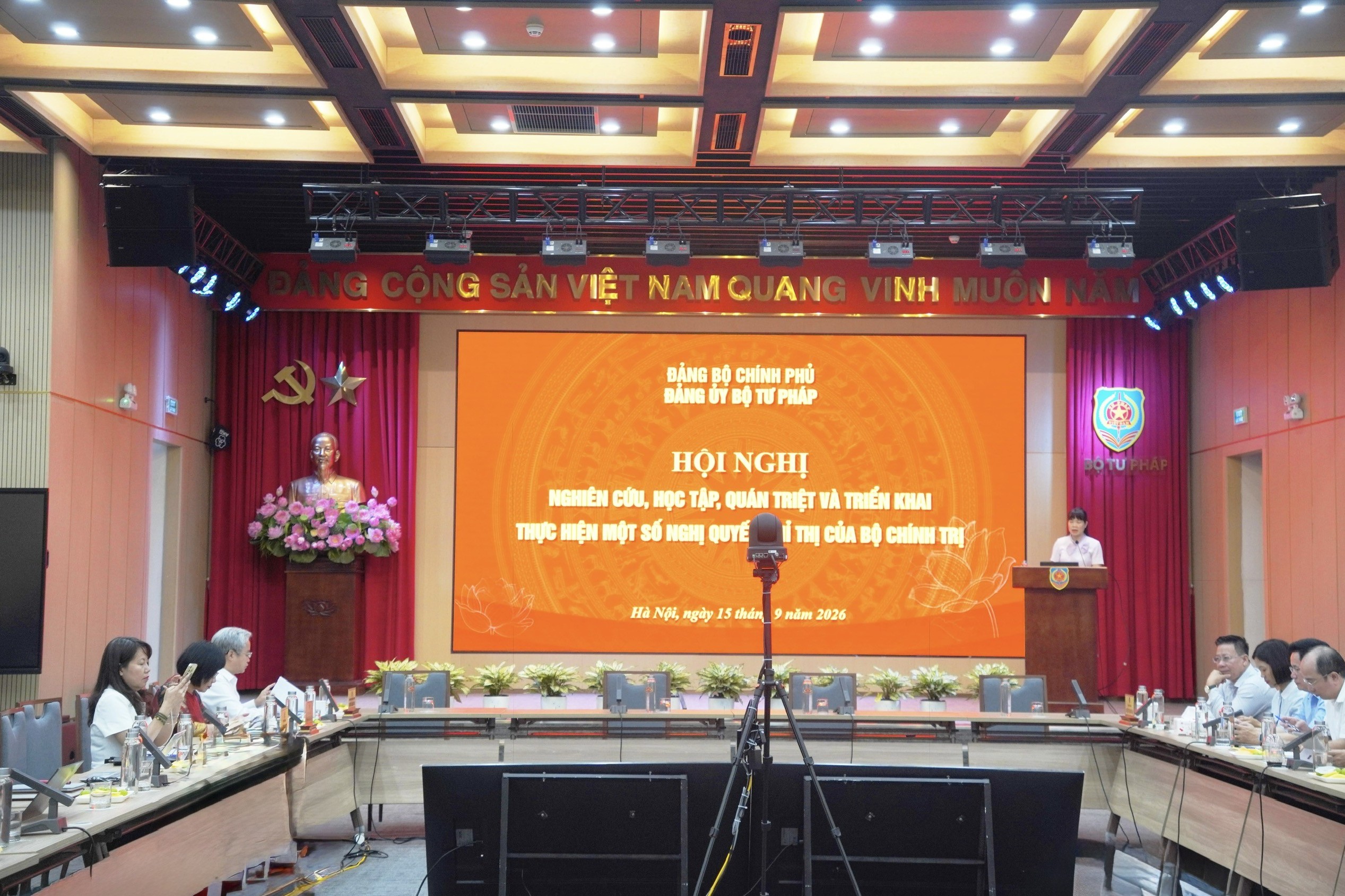 Phát huy tư tưởng, đạo đức, phương pháp, phong cách Hồ Chí Minh trong thực tiễn công tác Bộ, ngành Tư pháp