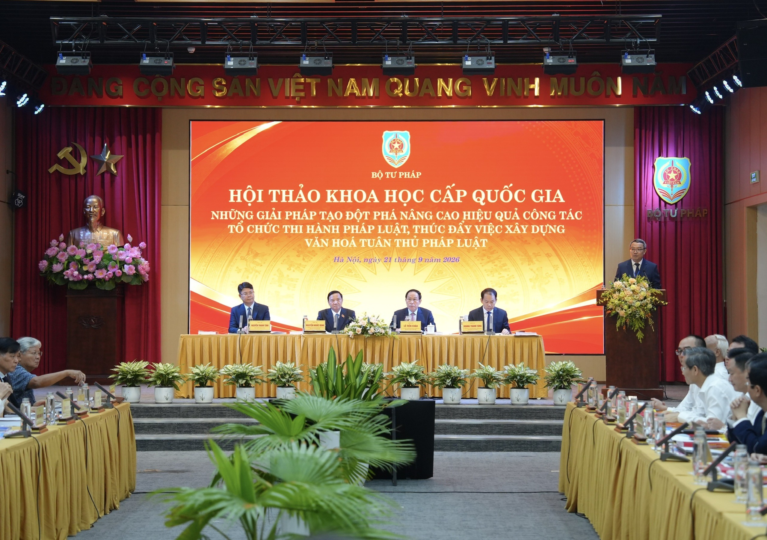 Phó Thủ tướng Lê Tiến Châu: Tạo môi trường để người dân, doanh nghiệp dễ làm đúng, muốn làm đúng