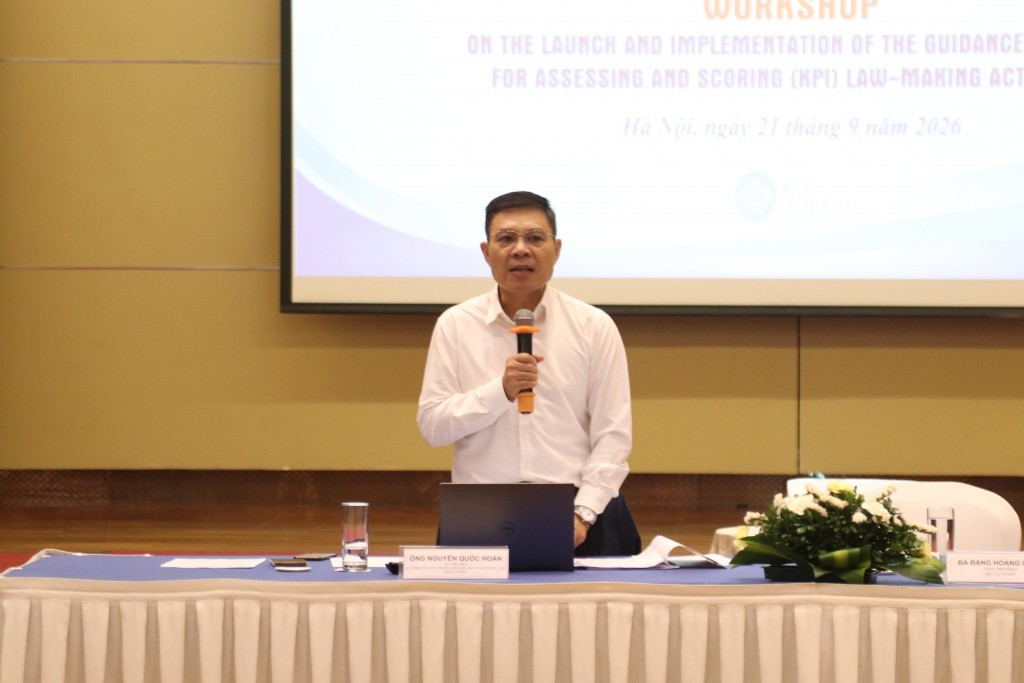 Vụ trưởng Vụ Công tác xây dựng văn bản quy phạm pháp luật, Bộ Tư pháp Nguyễn Quốc Hoàn phát biểu tại Hội thảo