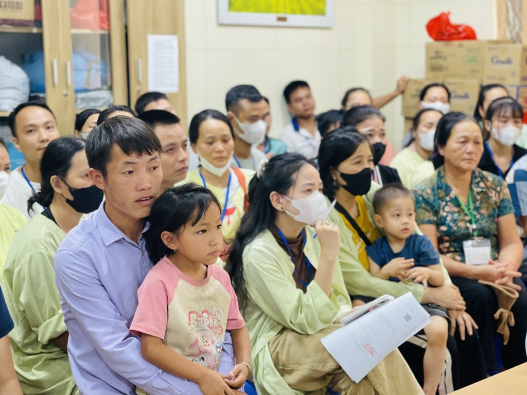 Chăm lo sức khỏe và bảo đảm an sinh cho người dân Thủ đô Chăm lo sức khỏe và bảo đảm an sinh cho người dân Thủ đô