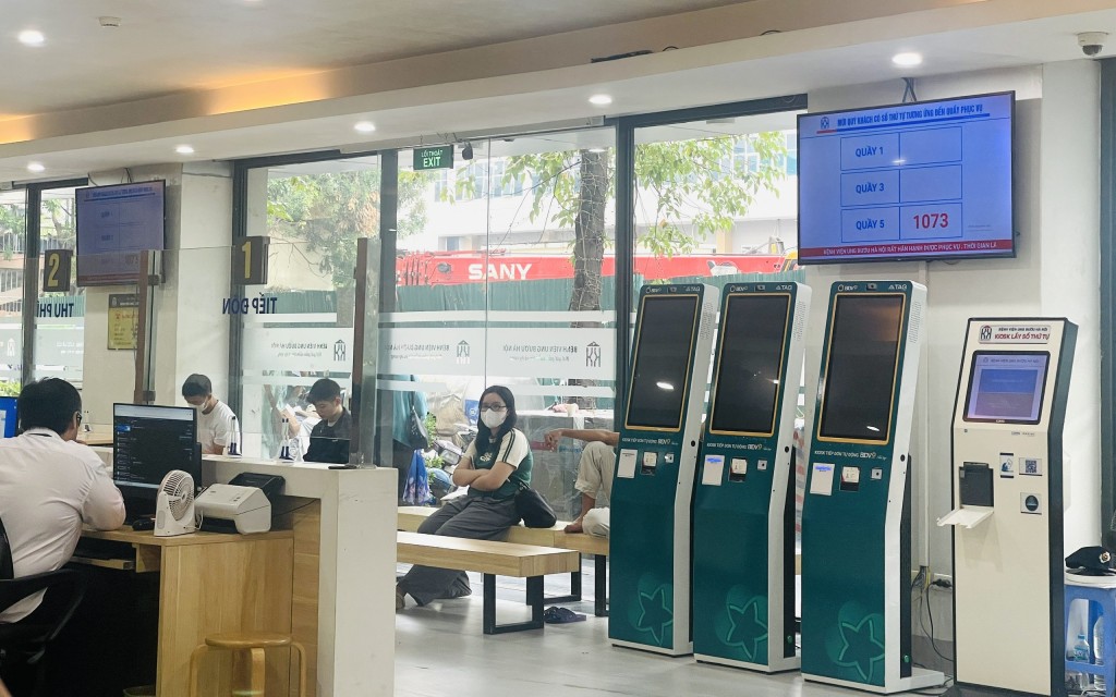 Chăm lo sức khỏe và bảo đảm an sinh cho người dân Thủ đô Chăm lo sức khỏe và bảo đảm an sinh cho người dân Thủ đô