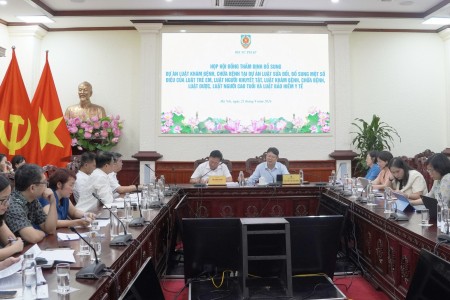 Hoàn thiện cơ chế quản lý thuốc, thiết bị y tế theo hướng chặt chẽ, khả thi