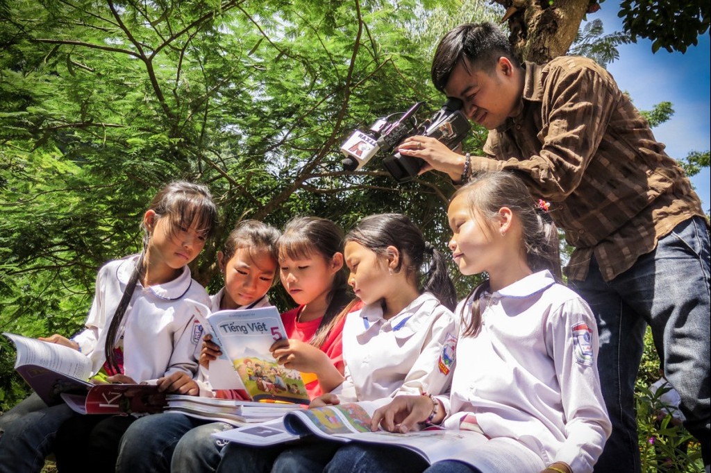 Xung đột pháp lý giữa quyền tự do báo chí với quyền đời sống riêng tư của trẻ em đối với hình ảnh