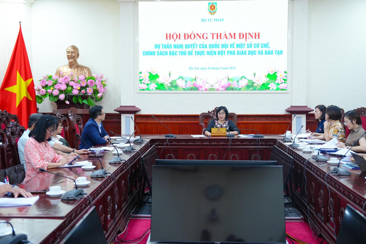 GẮN CHÍNH SÁCH VỚI THỰC TIỄN ĐỂ NÂNG CAO HIỆU QUẢ QUẢN LÝ GIÁO DỤC