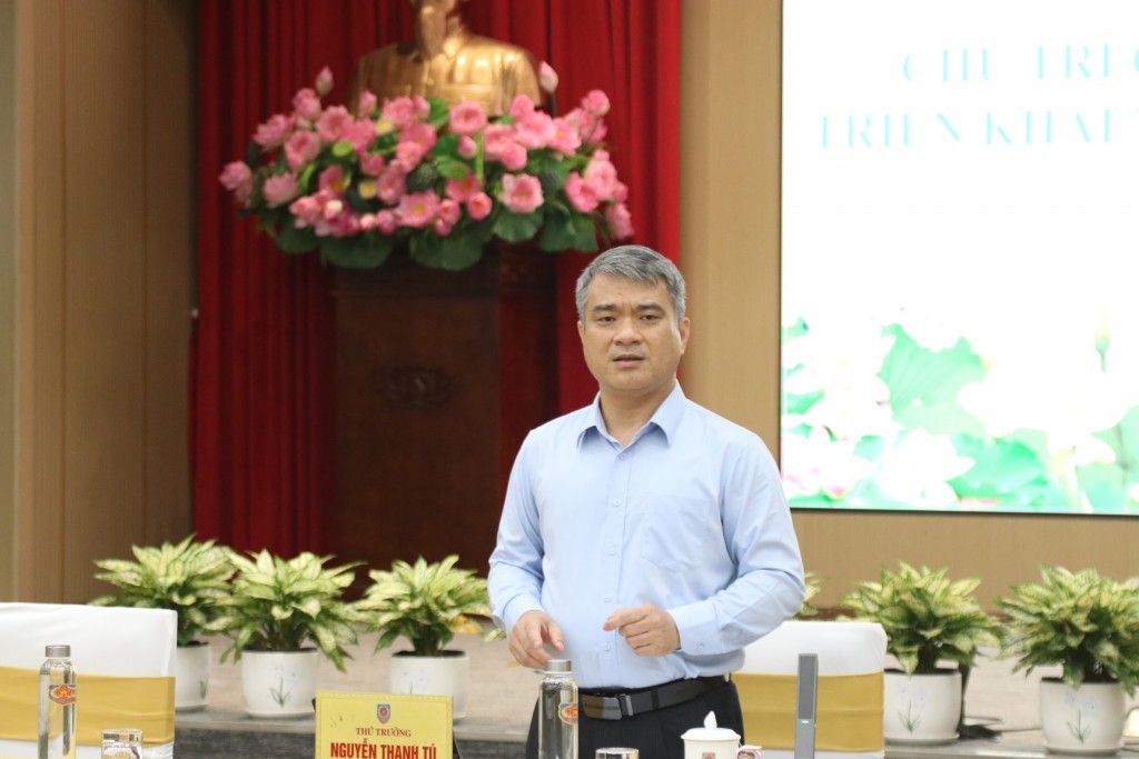 Thứ trưởng Bộ Tư pháp Nguyễn Thanh Tú phát biểu tại Cuộc họp