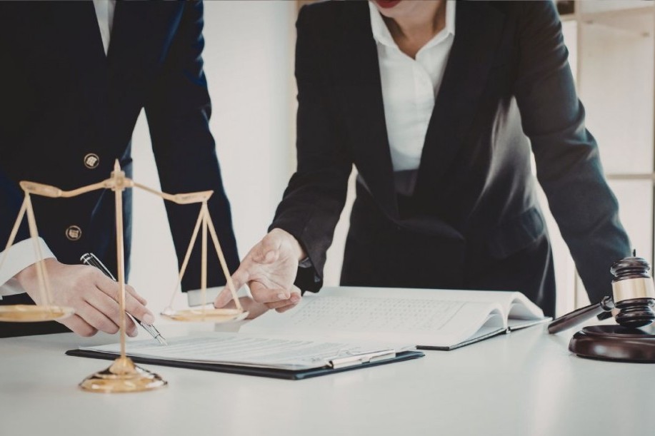 Hoàn thiện hành lang pháp lý đồng bộ, thống nhất trong việc triển khai thí điểm chế định luật sư công