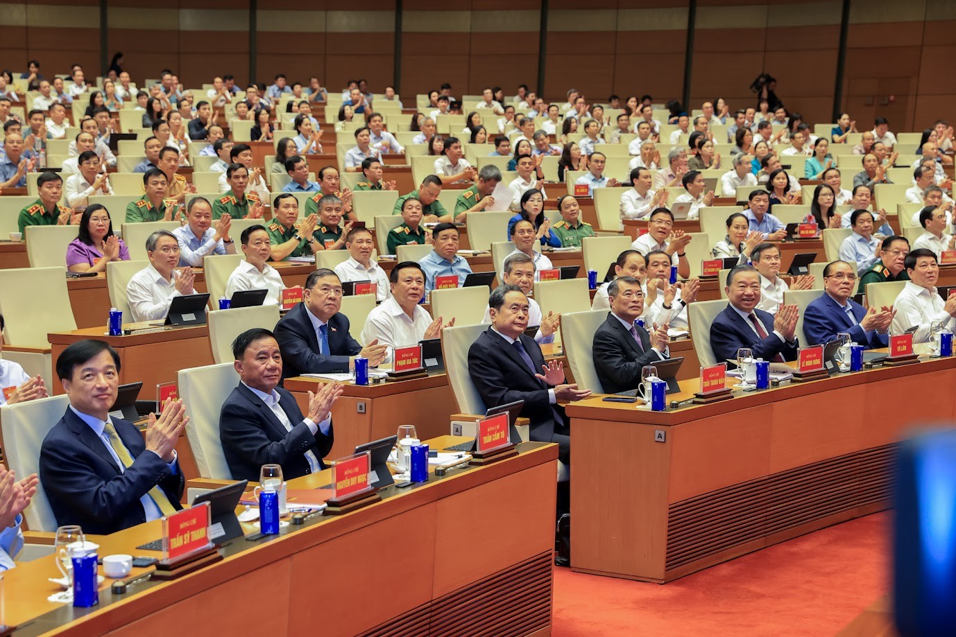 Đổi mới tư duy, đồng bộ công tác xây dựng Đảng, phương thức lãnh đạo và công tác cán bộ