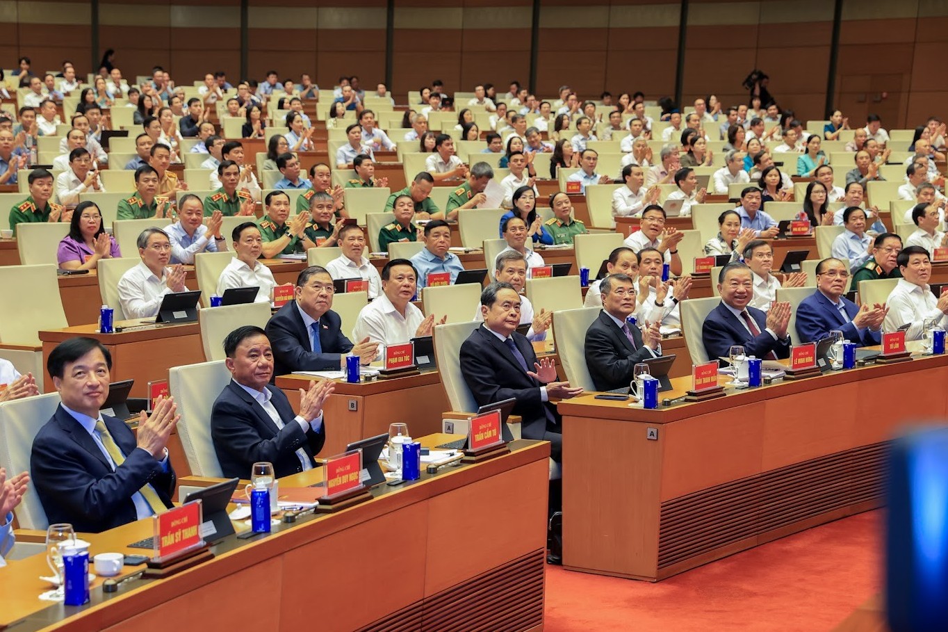 Đổi mới tư duy, đồng bộ công tác xây dựng Đảng, phương thức lãnh đạo và công tác cán bộ
