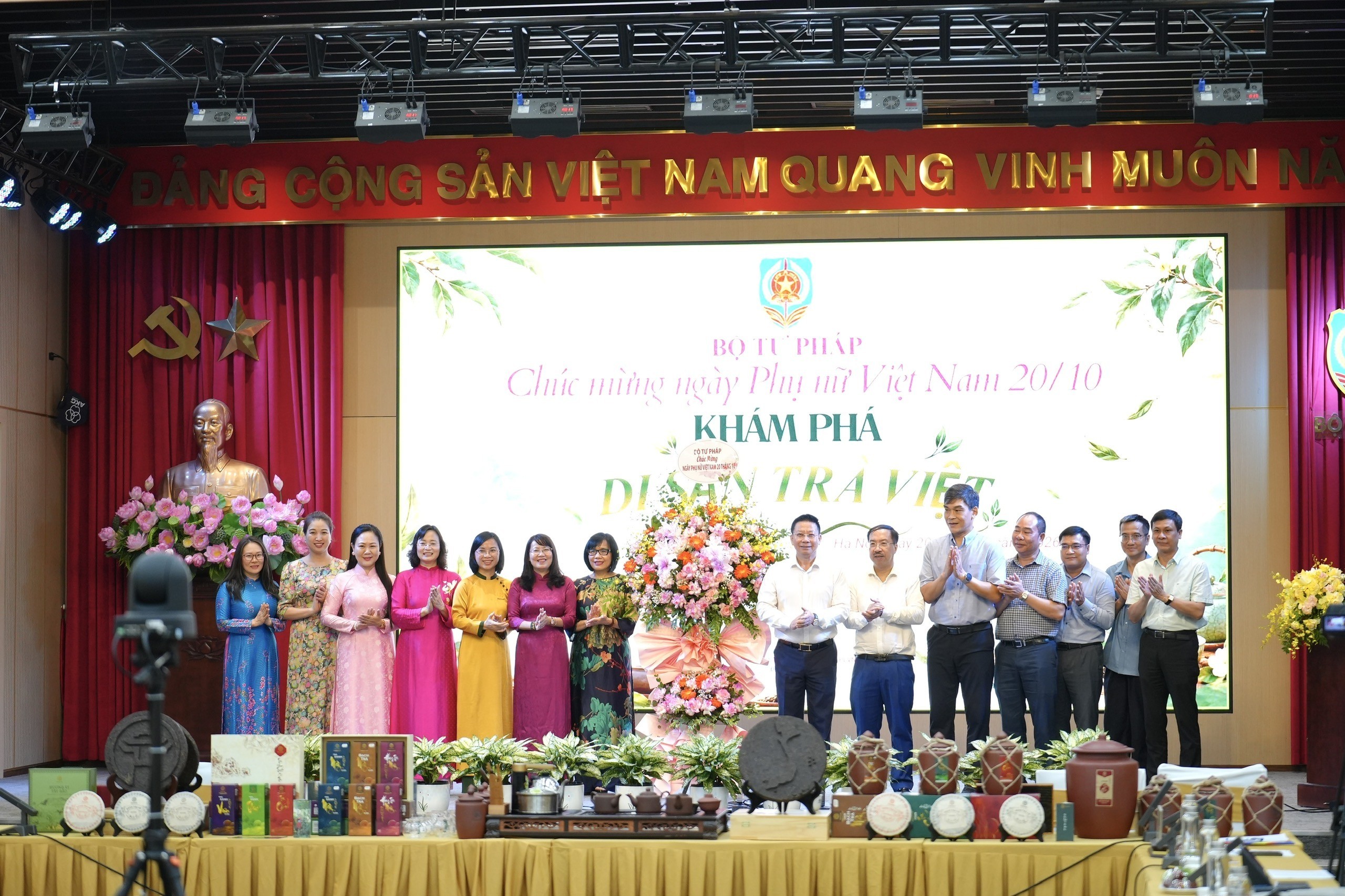 Phát huy vai trò của nữ cán bộ trong xây dựng và phát triển ngành Tư pháp