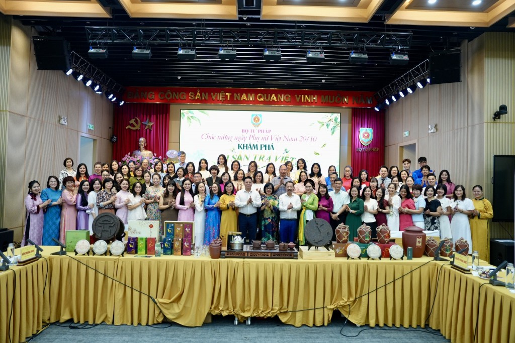 Phát huy vai trò của nữ cán bộ trong xây dựng và phát triển ngành Tư pháp