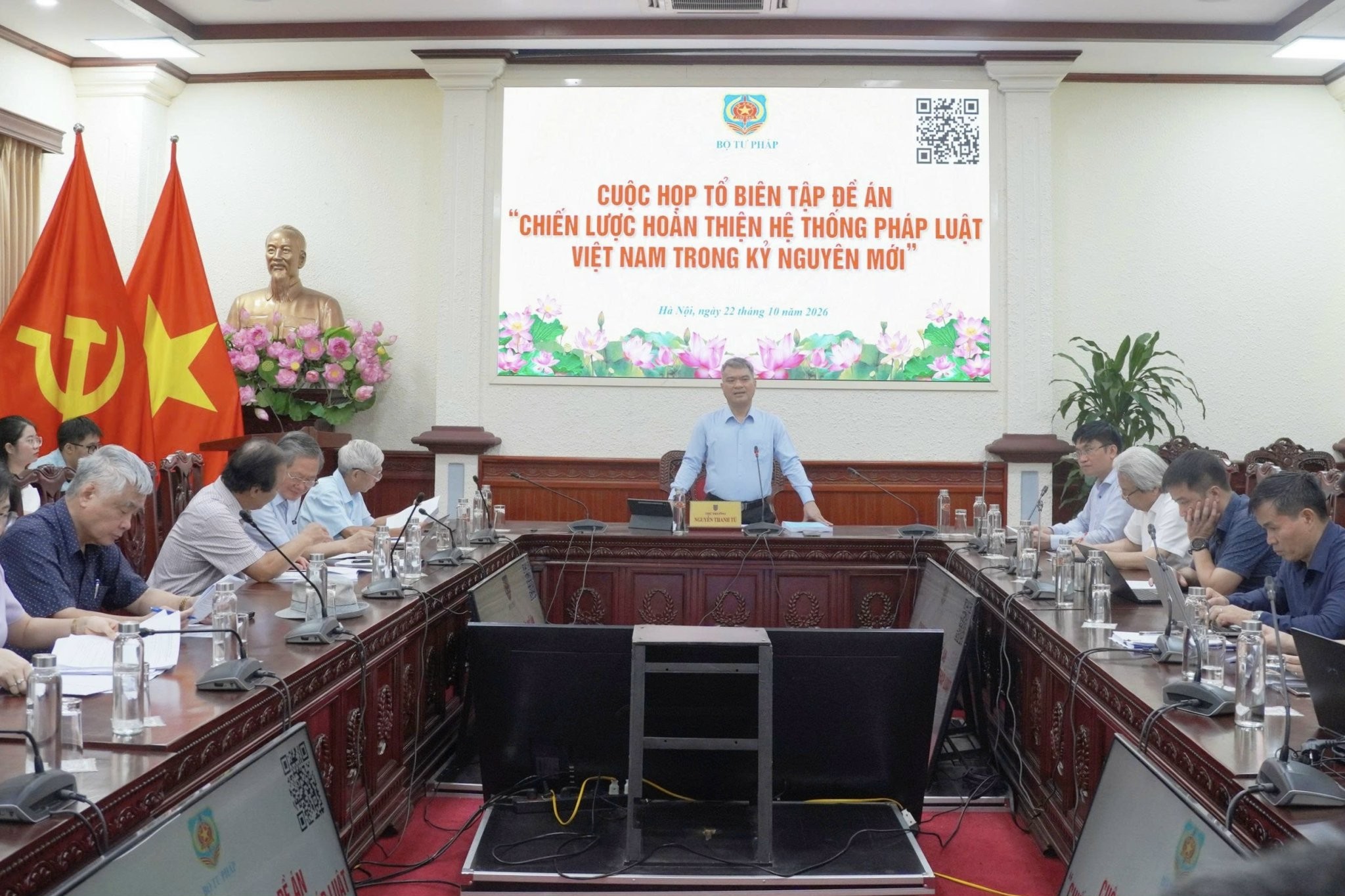 Xây dựng và thực thi pháp luật là 