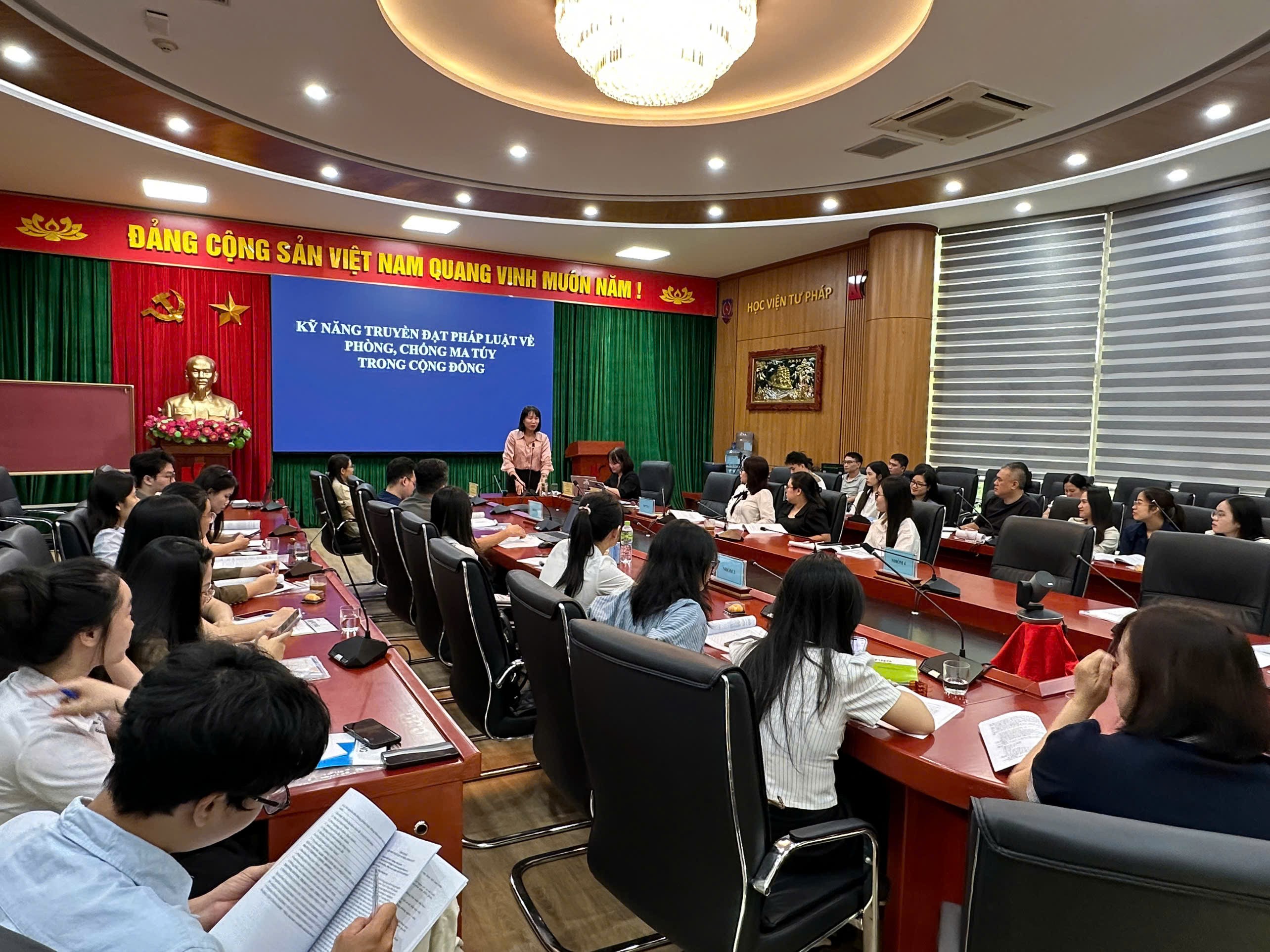Hội nghị thứ hai tại Hà Nội về “Bồi dưỡng kiến thức pháp luật và kỹ năng truyền đạt pháp luật về phòng, chống ma túy trong cộng đồng”