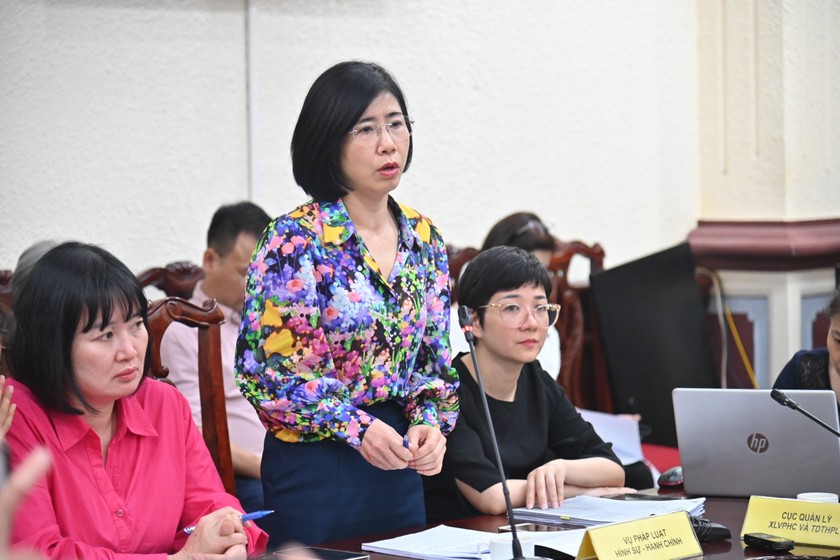 Phó Tổng cục trưởng Tổng cục THADS Nguyễn Thắng Lợi trả lời câu hỏi của các phóng viên.