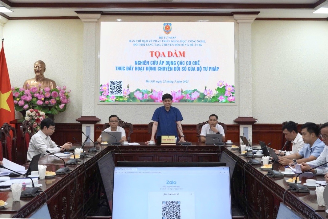 Xây dựng cơ chế, chính sách đặc biệt tạo đột phá trong triển khai chuyển đổi số quốc gia