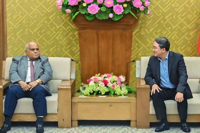 Bộ trưởng Bộ Tư pháp Nguyễn Hải Ninh đã tiếp xã giao Đại sứ Liên minh châu Âu tại Việt Nam Guerrier Julien.