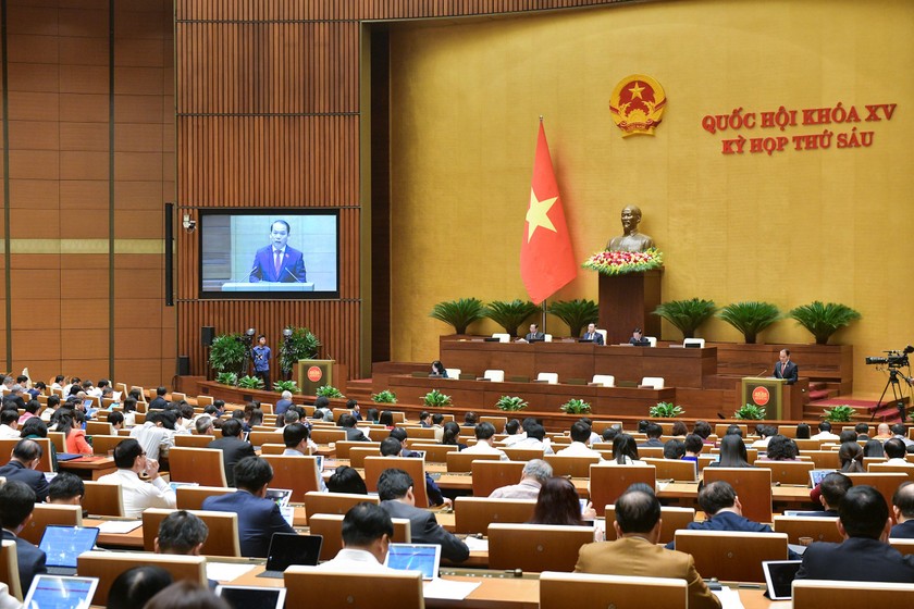 Lãnh đạo Quốc hội tiến hành biểu quyết sáng 27/11. (Nguồn ảnh: Quochoi.vn)