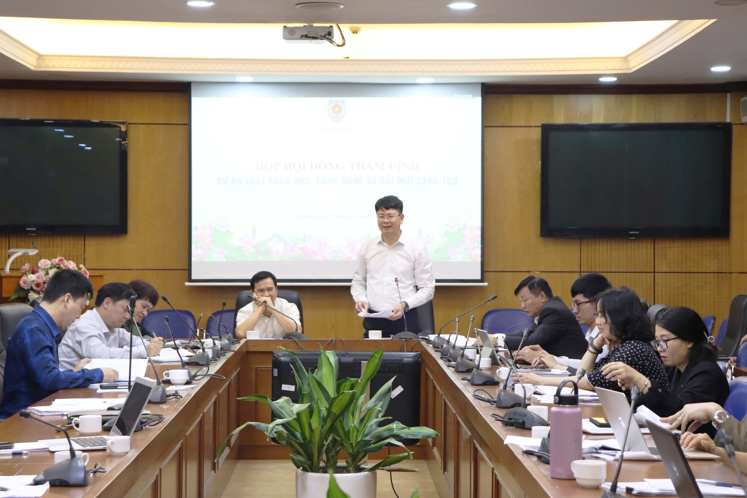 Cần quy định các chính sách đặc thù, vượt trội trong lĩnh vực khoa học, công nghệ và đổi mới sáng tạo