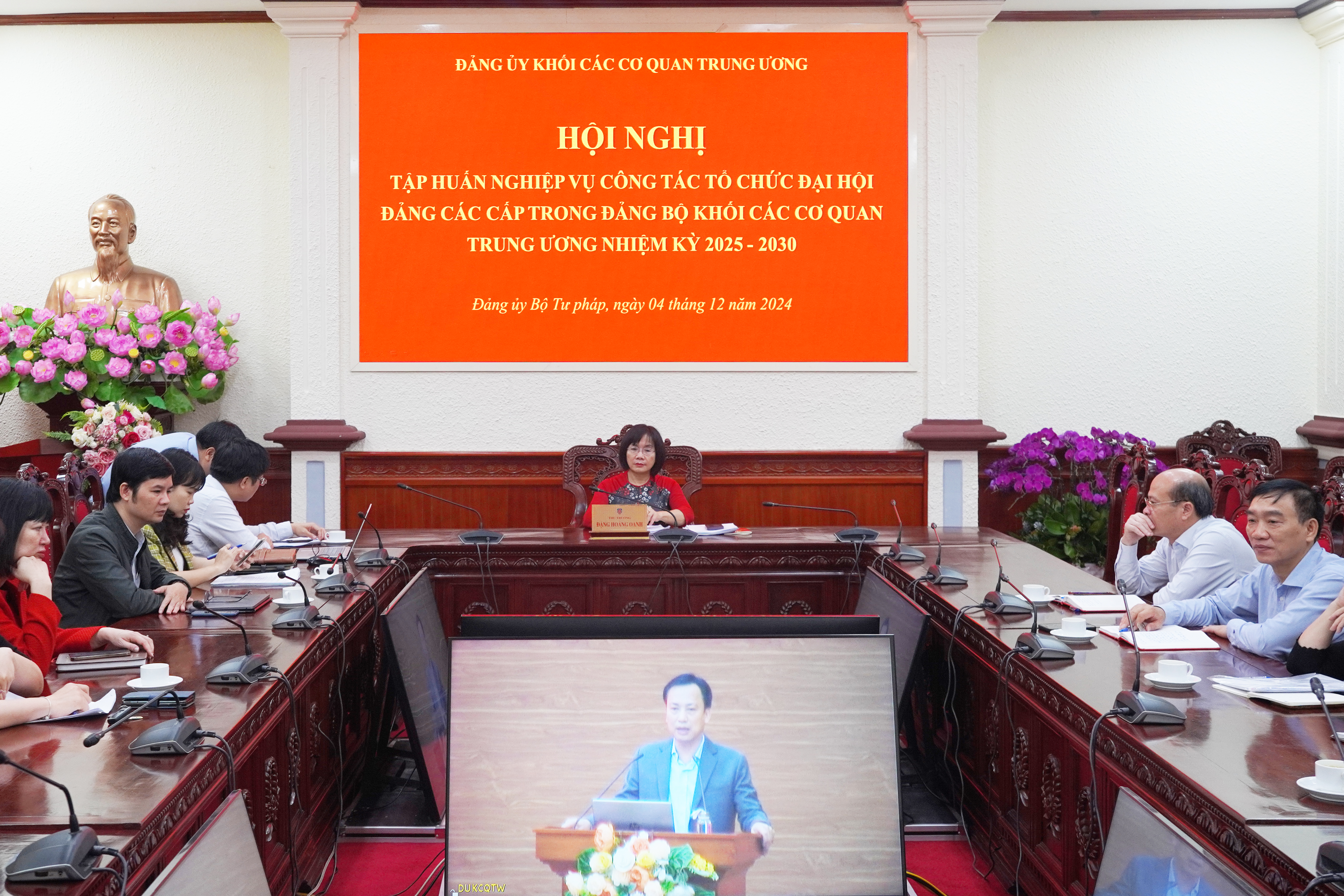 Chuẩn bị thật tốt tâm thế, với tinh thần “vừa chạy vừa xếp hàng” để lãnh đạo, chỉ đạo, tổ chức thành công Đại hội Đảng các cấp