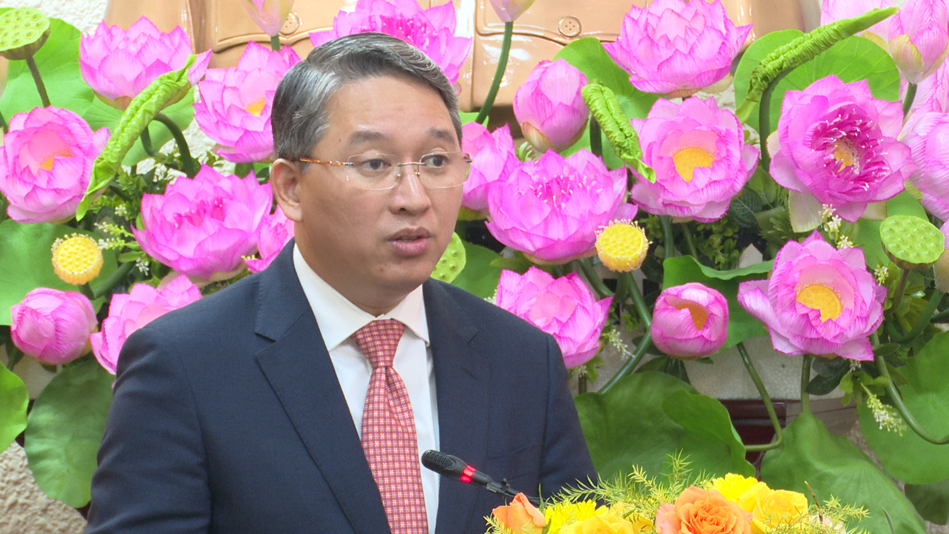 Đổi mới công tác lập pháp, thi hành pháp luật để thúc đẩy đổi mới sáng tạo, khơi thông nguồn lực, đưa đất nước bước vào kỷ nguyên mới