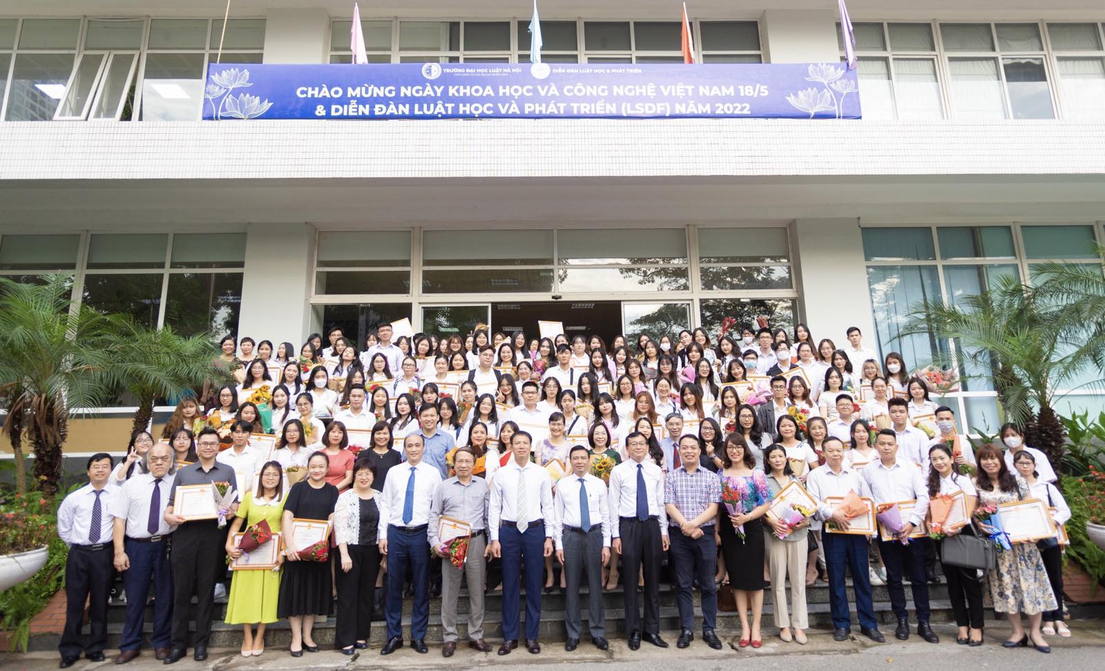 Nghiên cứu khoa học - một trong ba trụ cột phát triển của Trường Đại học Luật Hà Nội