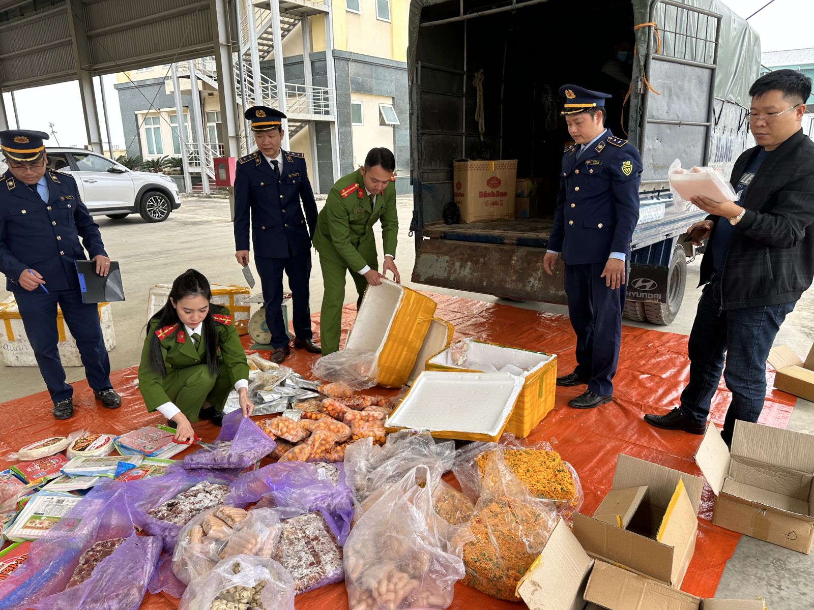 Một số bất cập trong quy định pháp luật về an toàn thực phẩm và kiến nghị hoàn thiện