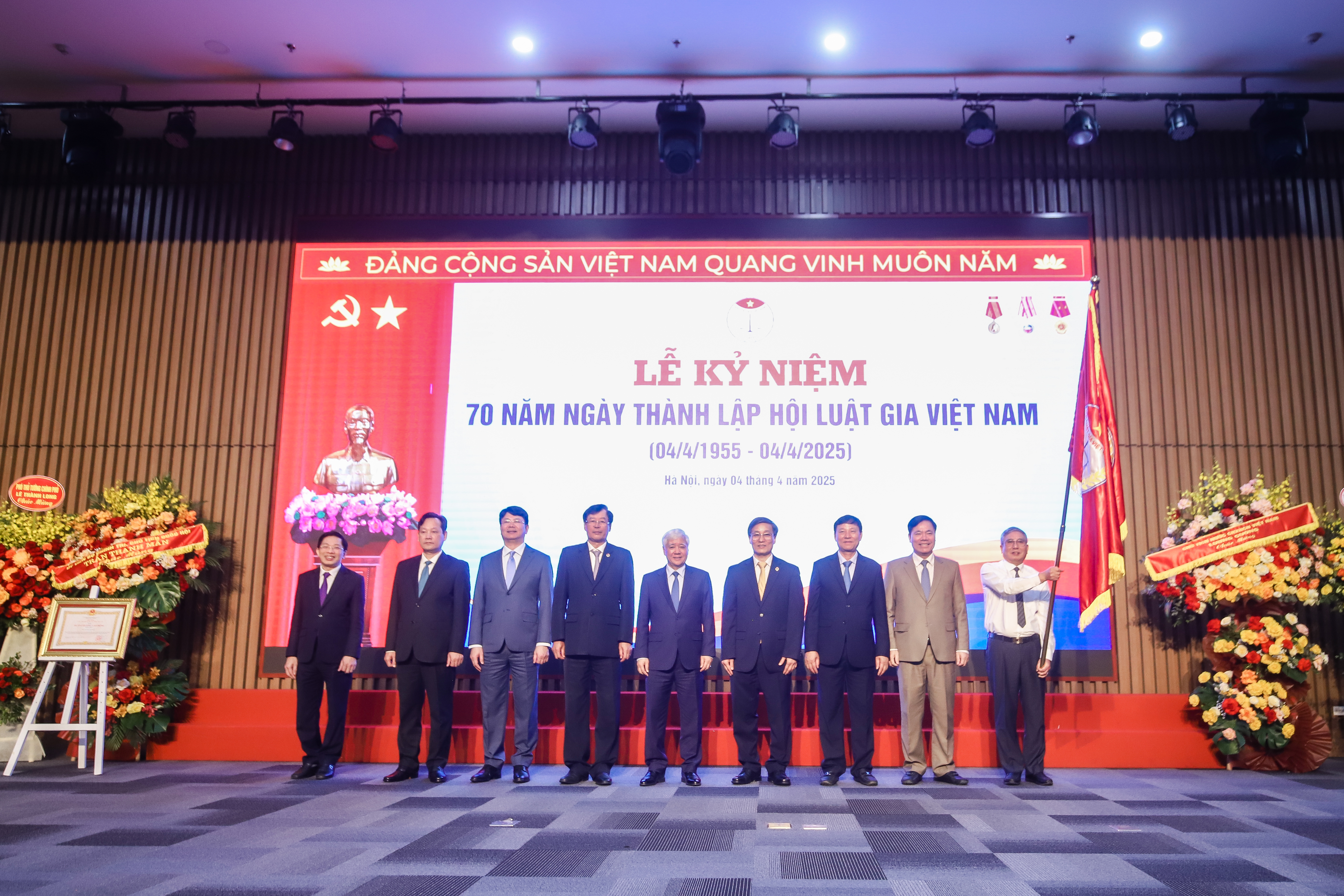 Hội Luật gia Việt Nam tiếp tục phát huy truyền thống chặng đường  70 năm vẻ vang, vững tin cùng cả nước bước vào kỷ nguyên vươn mình  phát triển giàu mạnh, thịnh vượng của dân tộc